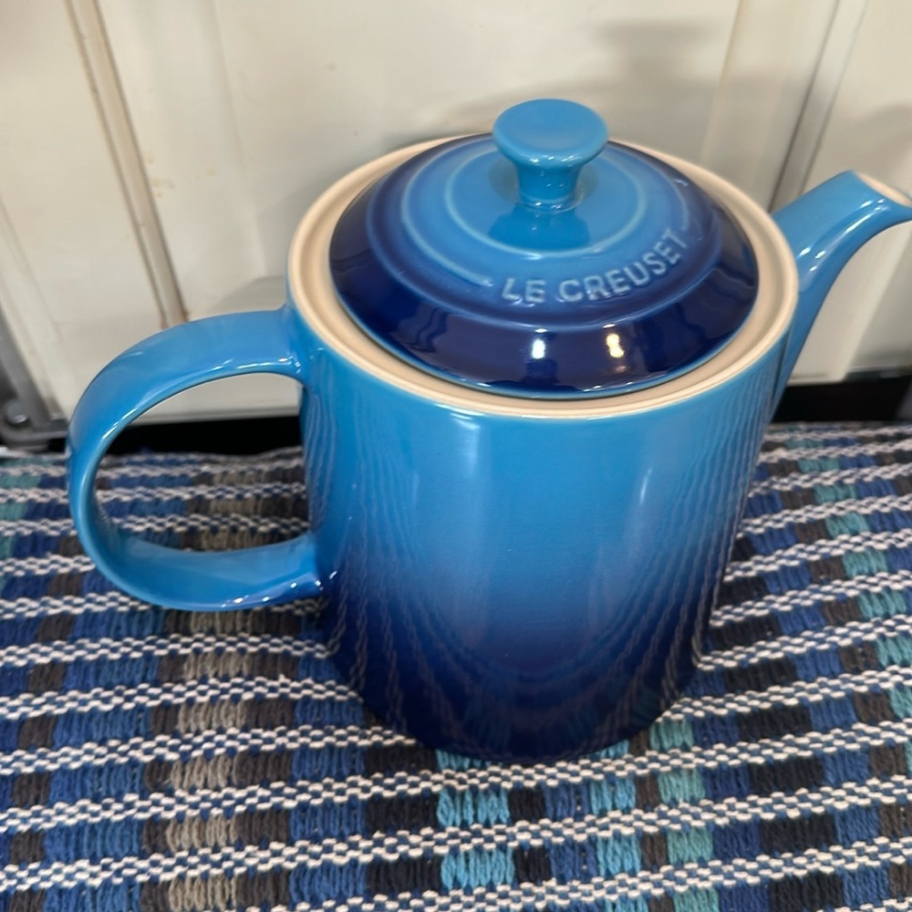 Le Creuset tea pot